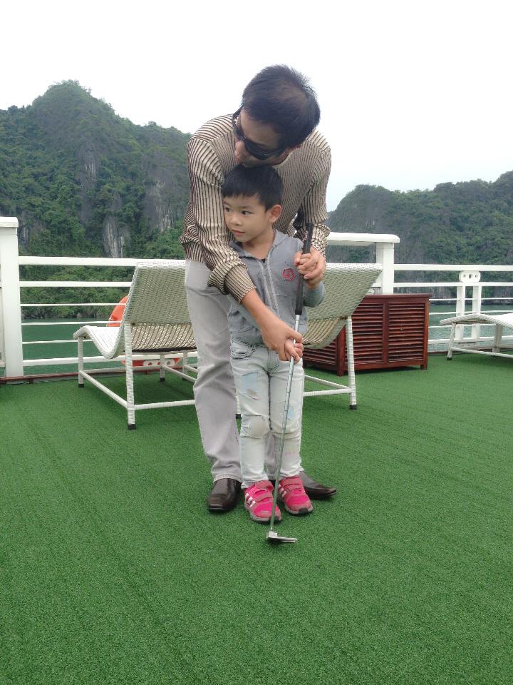 mini golf on sundeck halong cruises