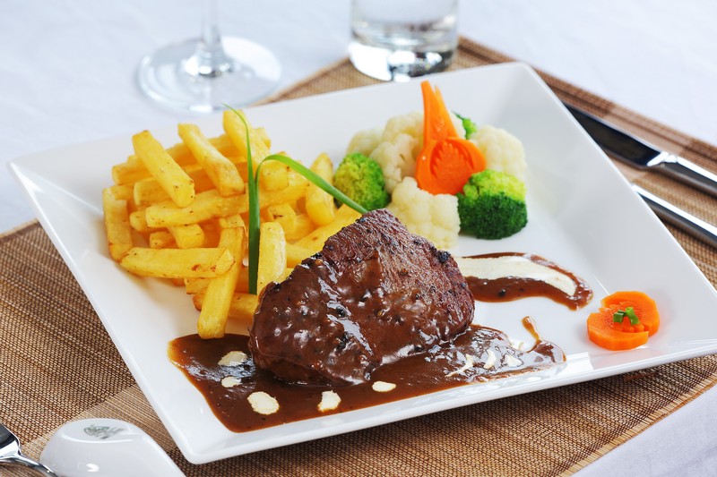 diner in halong cruises 3